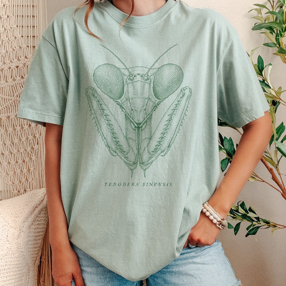Tenodera Sinensis Praying Mantis Scientific Portrait Tee